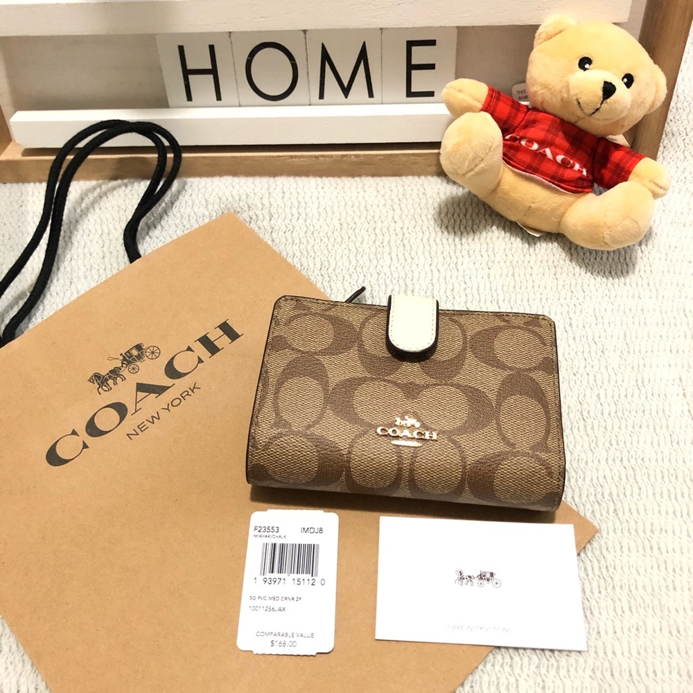 New Coach medium wallet 🤍🤎white/khaki